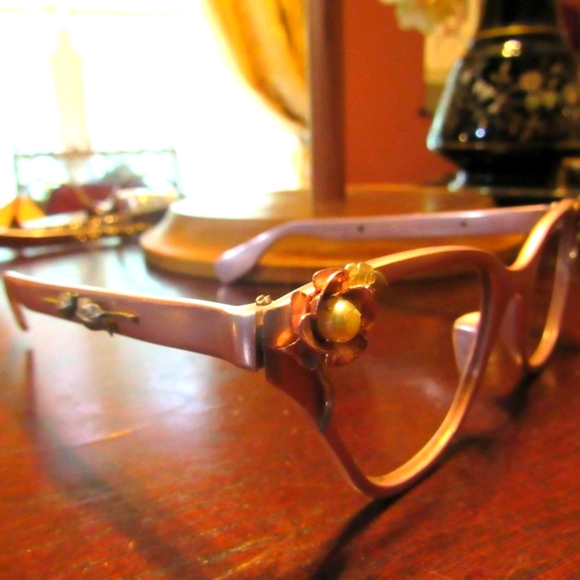 🩷🌷🩷 Exquisite RARE Vintage Tura Frosted Pink Flower Accented Cat Eye Glasses - Picture 8 of 15